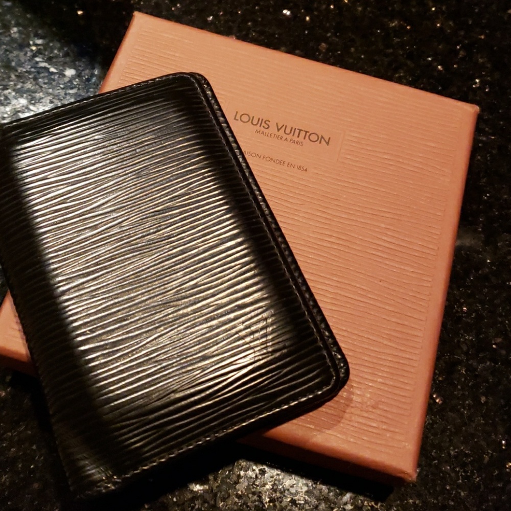 Louis Vuitton  card holder